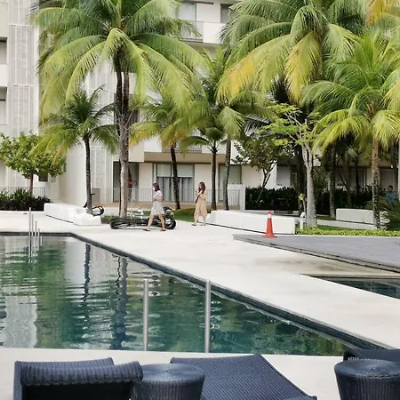 By The Sea Beach Front And Seaview Apartment